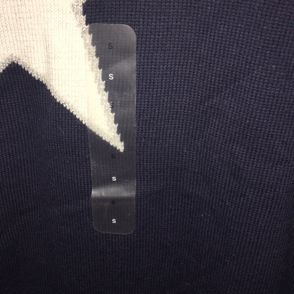 Sweater - Picture 4 of 4